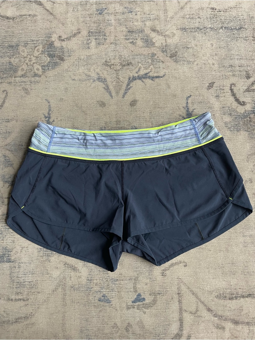 Lululemon Speed Shorts Size 8 Inkwell Navy Space Dye Yellow 2.5”